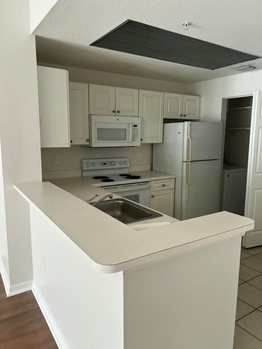 For Rent: $2,600 (3 beds, 2 baths, 1278 Square Feet)
