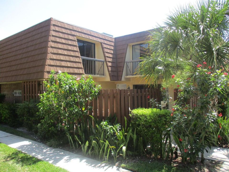 For Sale: $429,000 (2 beds, 2 baths, 1470 Square Feet)