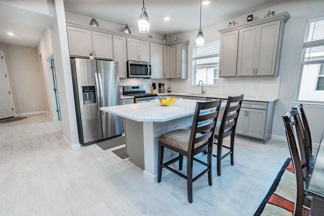 For Sale: $395,000 (2 beds, 2 baths, 1579 Square Feet)