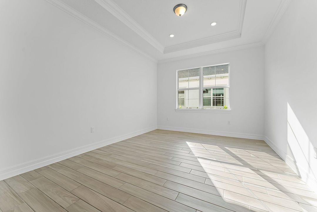 For Rent: $6,000 (5 beds, 3 baths, 3427 Square Feet)