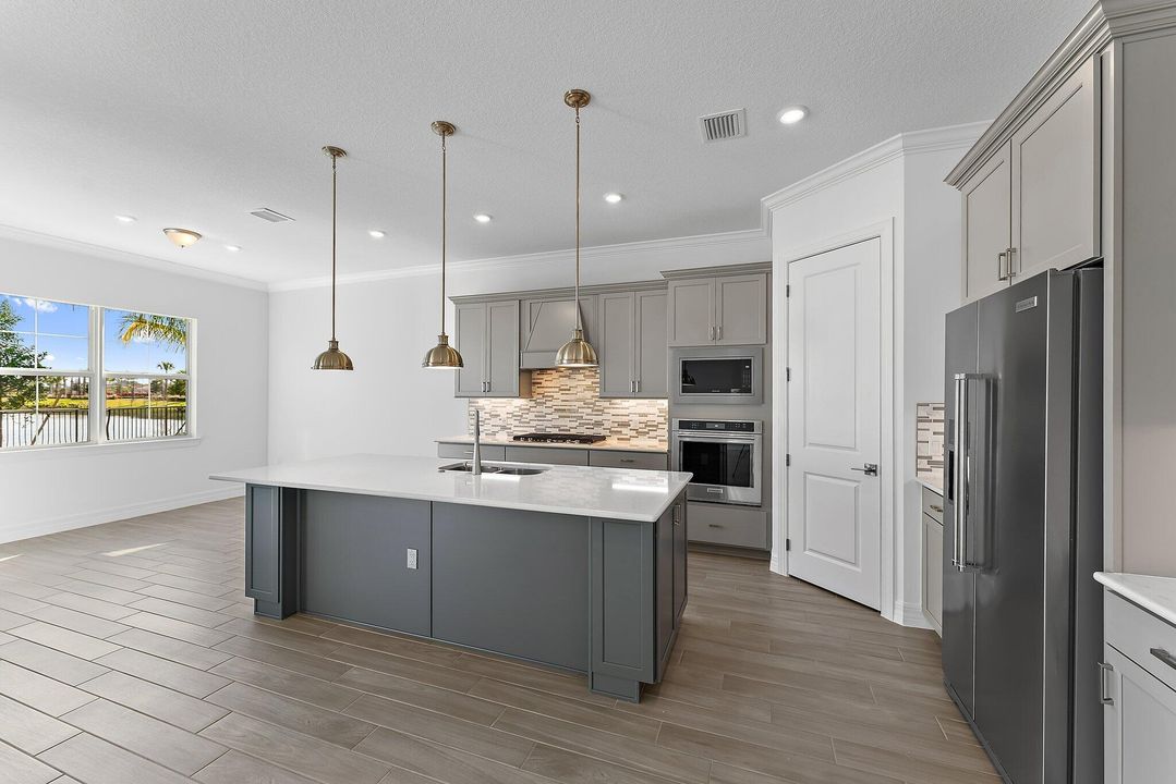 For Rent: $6,000 (5 beds, 3 baths, 3427 Square Feet)