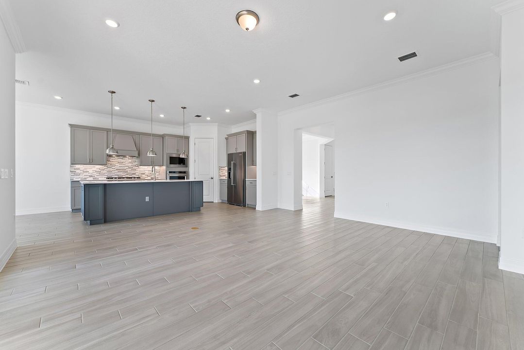 For Rent: $6,000 (5 beds, 3 baths, 3427 Square Feet)