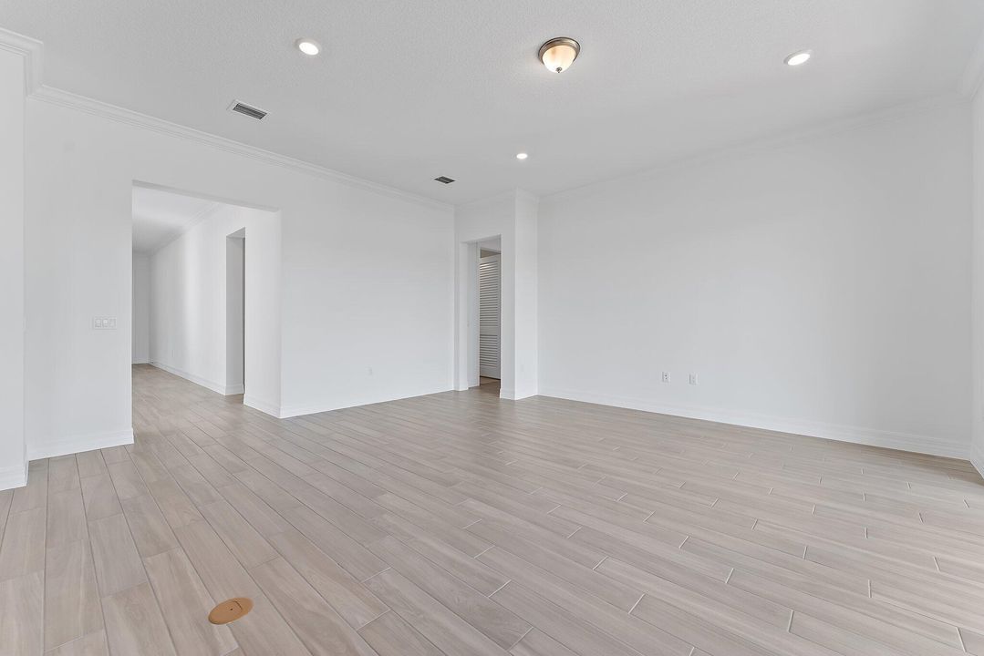 For Rent: $6,000 (5 beds, 3 baths, 3427 Square Feet)