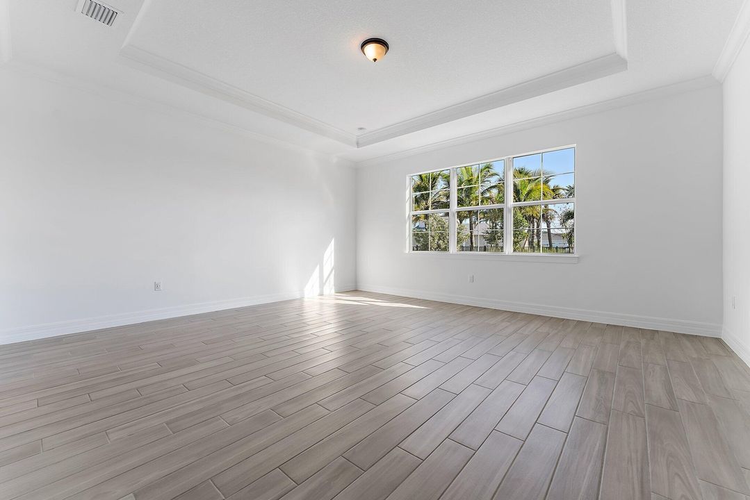 For Rent: $6,000 (5 beds, 3 baths, 3427 Square Feet)