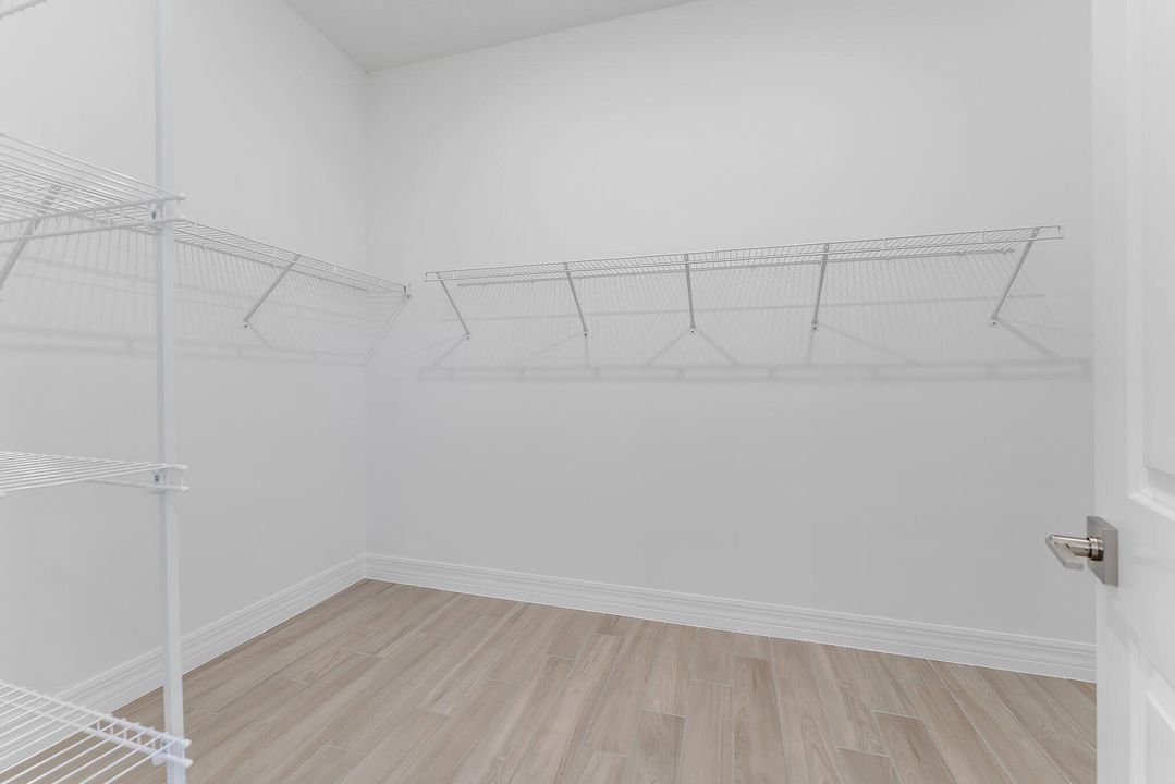 For Rent: $6,000 (5 beds, 3 baths, 3427 Square Feet)