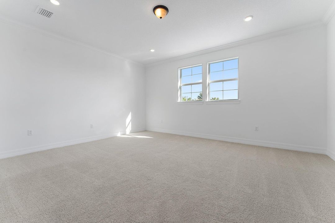 For Rent: $6,000 (5 beds, 3 baths, 3427 Square Feet)