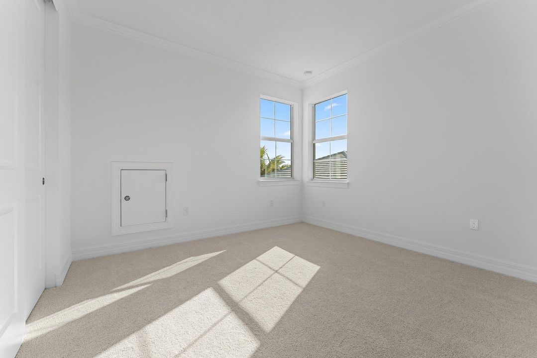 For Rent: $6,000 (5 beds, 3 baths, 3427 Square Feet)