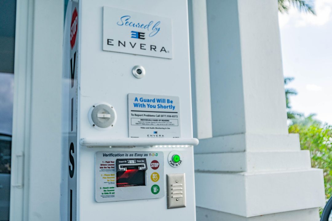 For Sale: $395,000 (2 beds, 2 baths, 1579 Square Feet)