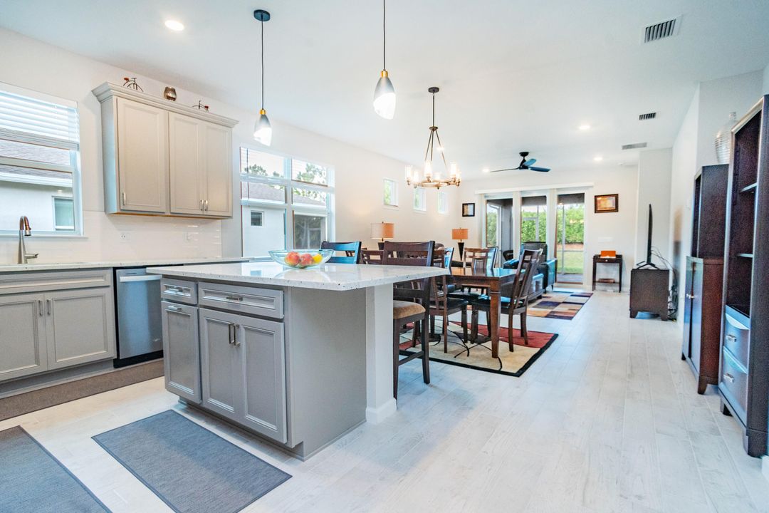For Sale: $395,000 (2 beds, 2 baths, 1579 Square Feet)
