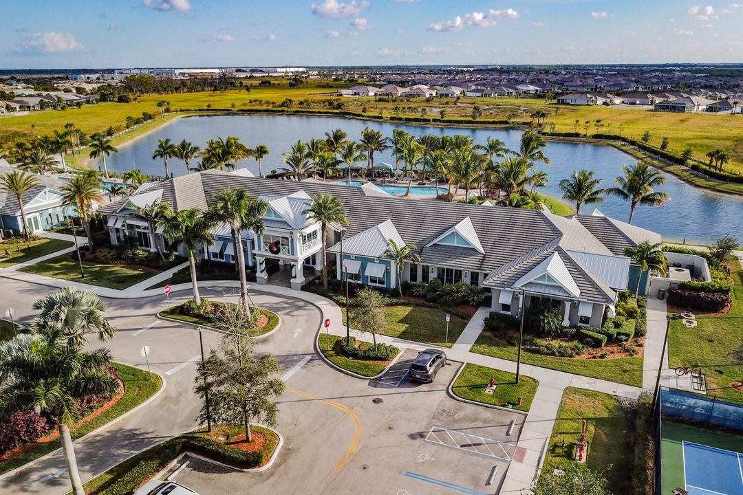 For Sale: $395,000 (2 beds, 2 baths, 1579 Square Feet)