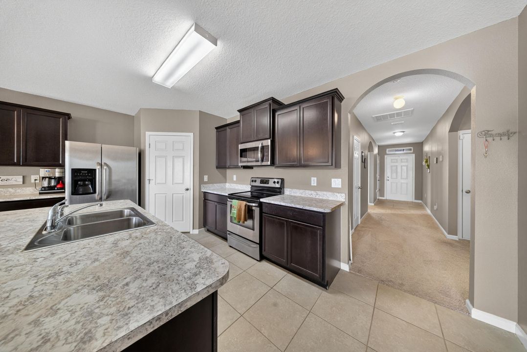 For Sale: $313,000 (4 beds, 2 baths, 1830 Square Feet)