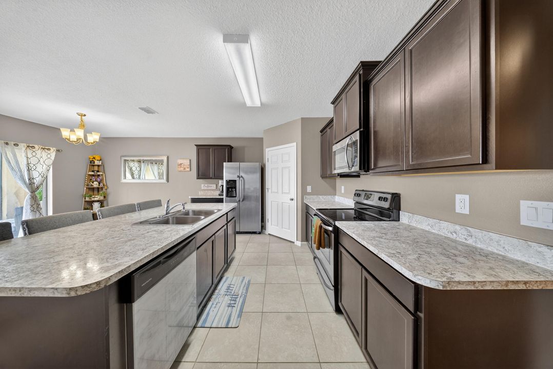 For Sale: $313,000 (4 beds, 2 baths, 1830 Square Feet)