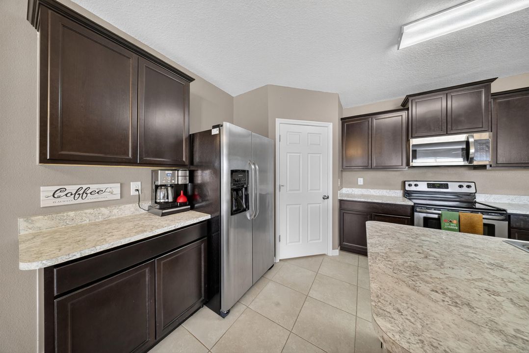 For Sale: $313,000 (4 beds, 2 baths, 1830 Square Feet)