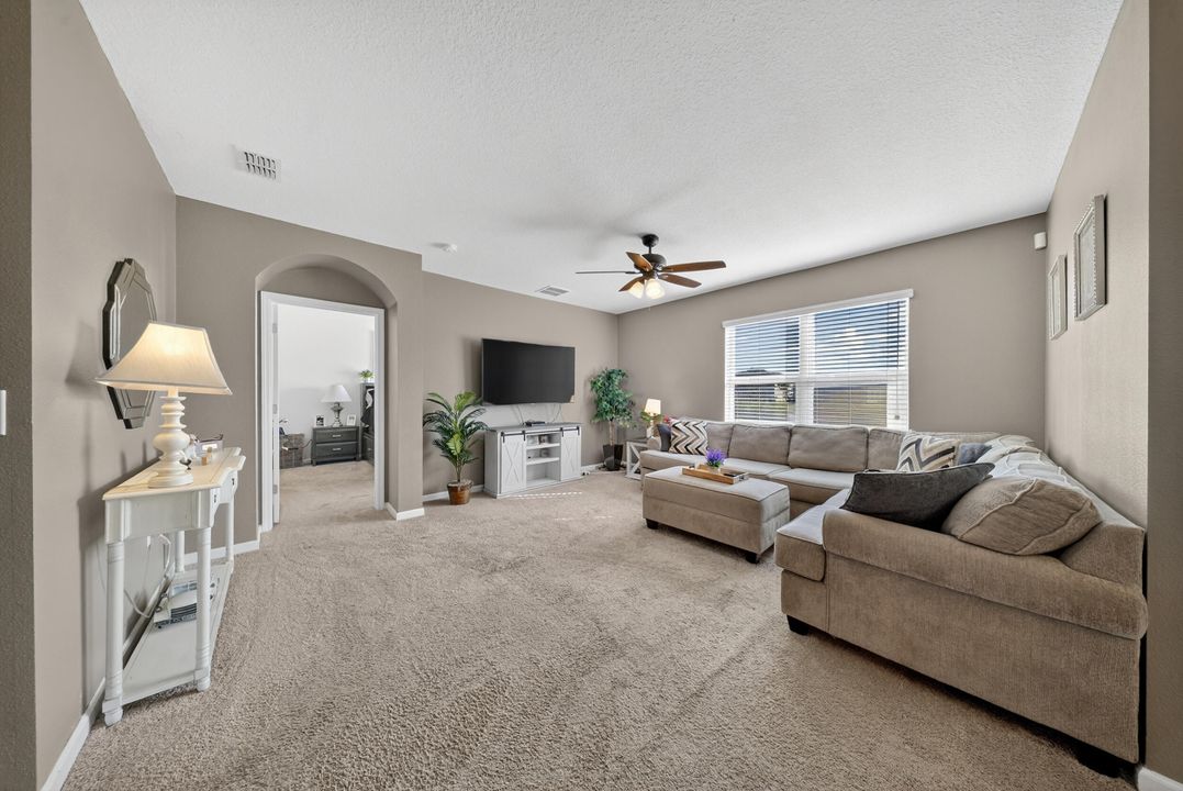 For Sale: $313,000 (4 beds, 2 baths, 1830 Square Feet)