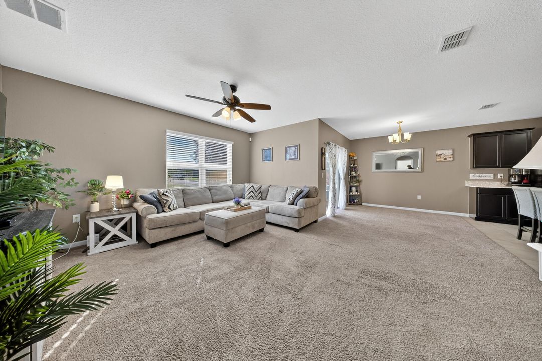 For Sale: $313,000 (4 beds, 2 baths, 1830 Square Feet)