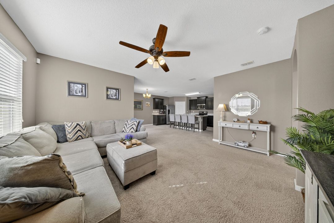 For Sale: $313,000 (4 beds, 2 baths, 1830 Square Feet)