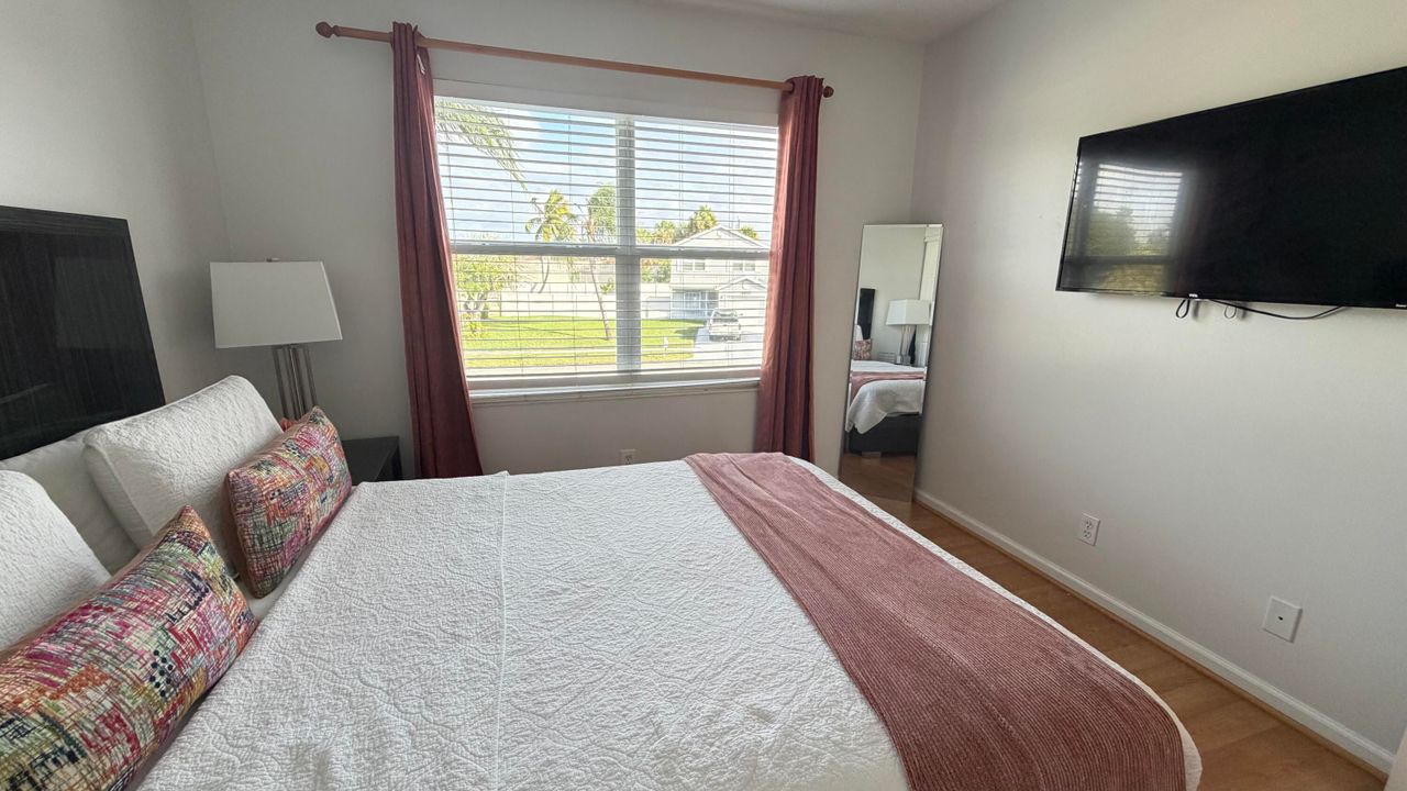 For Sale: $460,000 (3 beds, 2 baths, 1415 Square Feet)