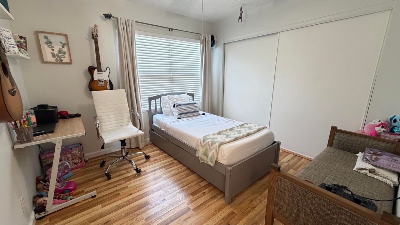 For Sale: $460,000 (3 beds, 2 baths, 1415 Square Feet)