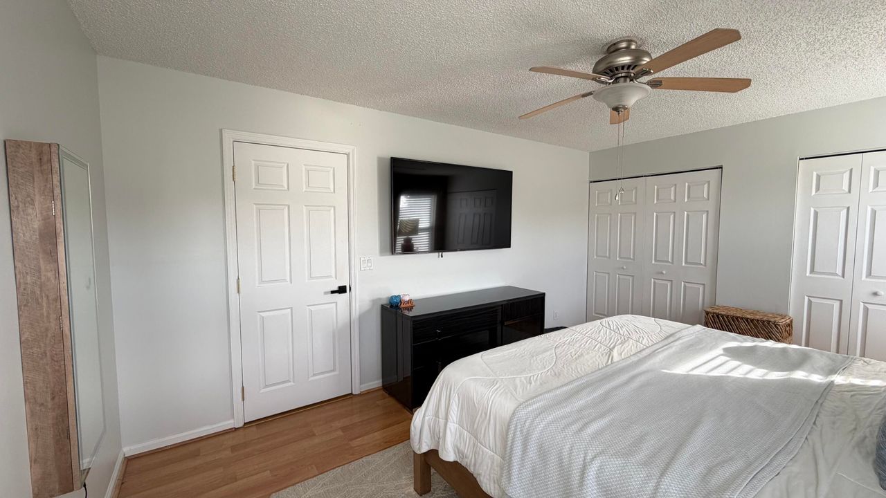 For Sale: $460,000 (3 beds, 2 baths, 1415 Square Feet)