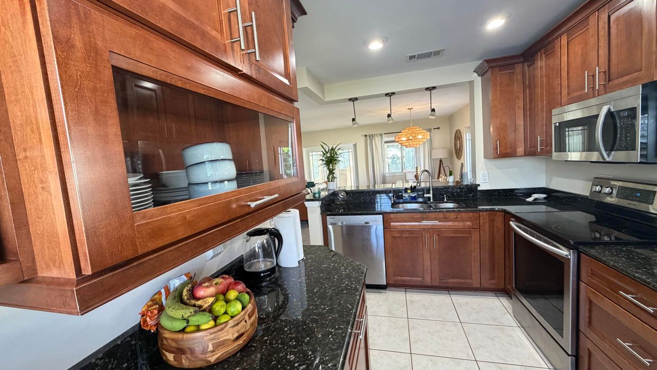 For Sale: $460,000 (3 beds, 2 baths, 1415 Square Feet)