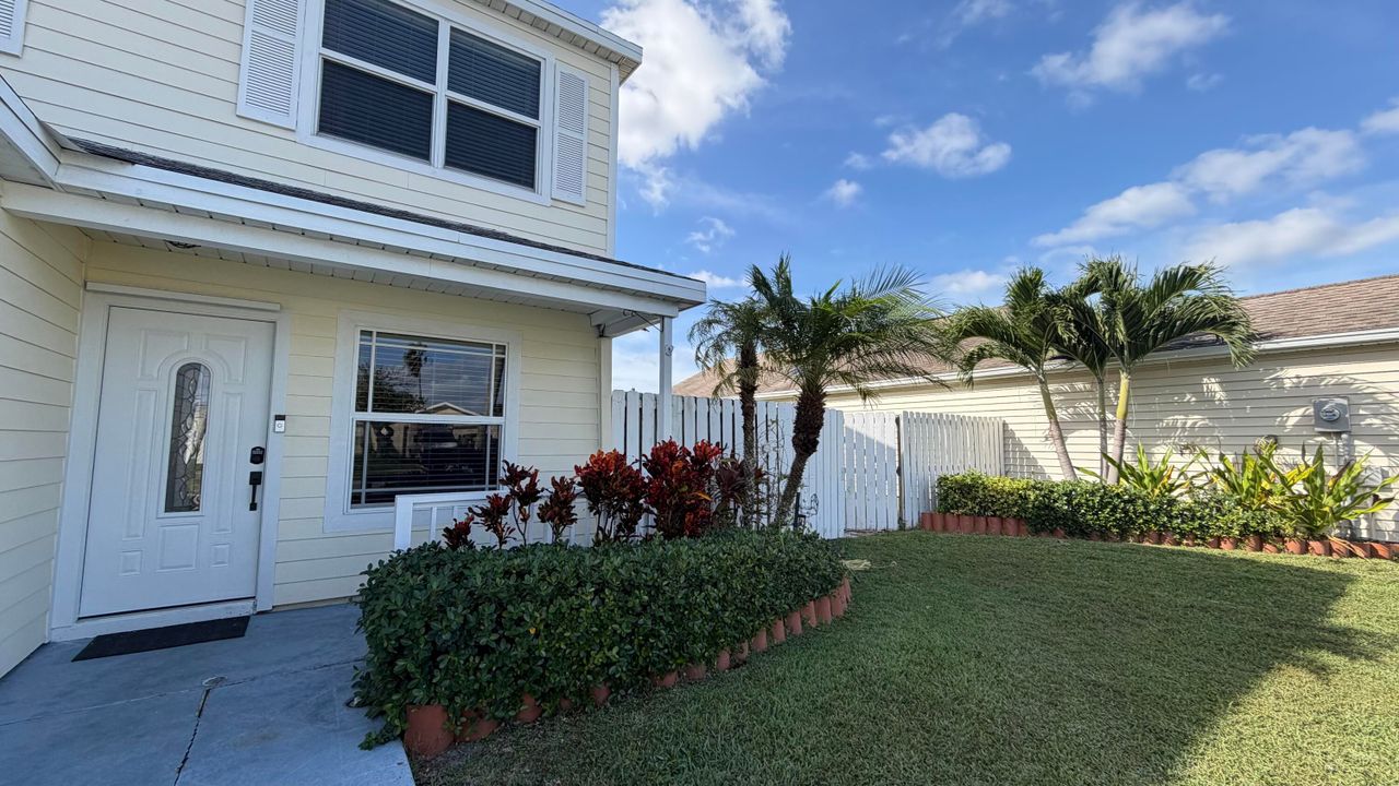 For Sale: $460,000 (3 beds, 2 baths, 1415 Square Feet)