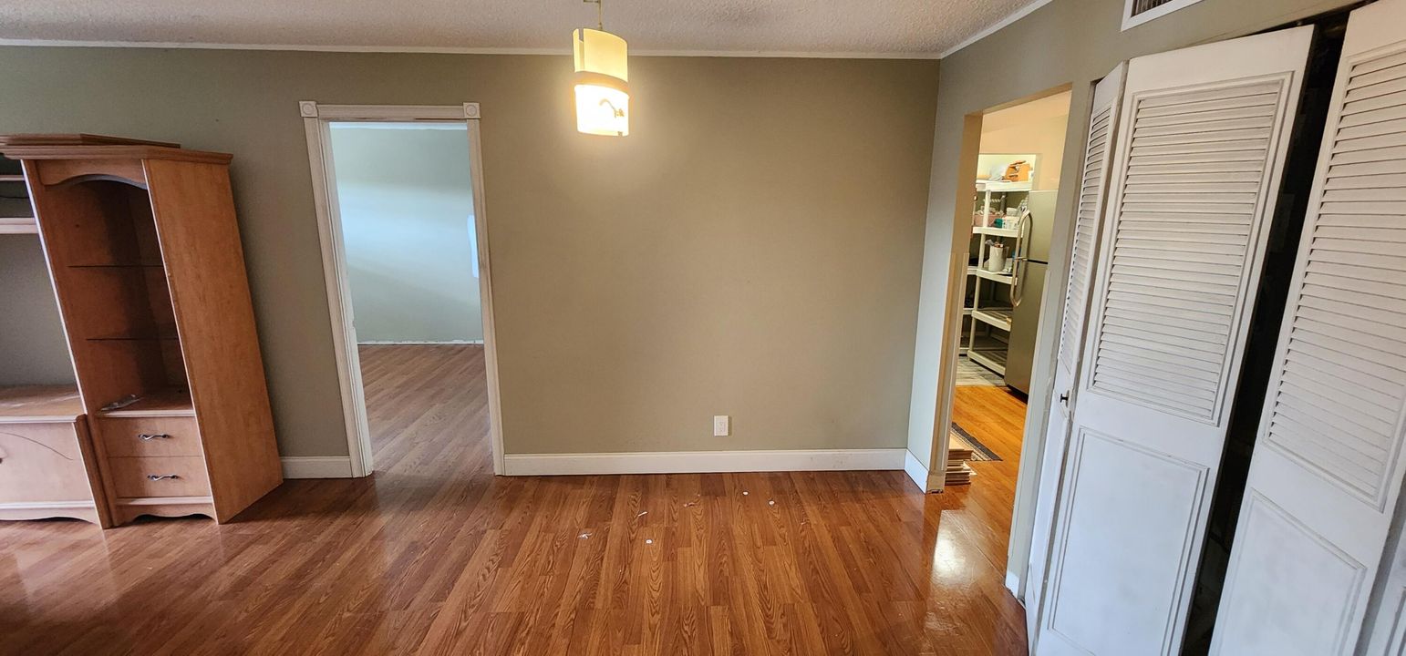 待售: $78,500 (1 贝兹, 1 浴室, 704 平方英尺)