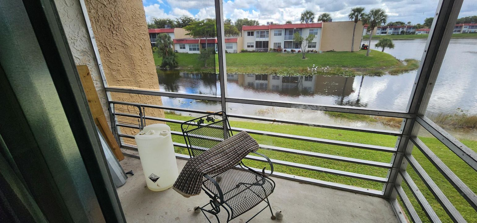 待售: $78,500 (1 贝兹, 1 浴室, 704 平方英尺)