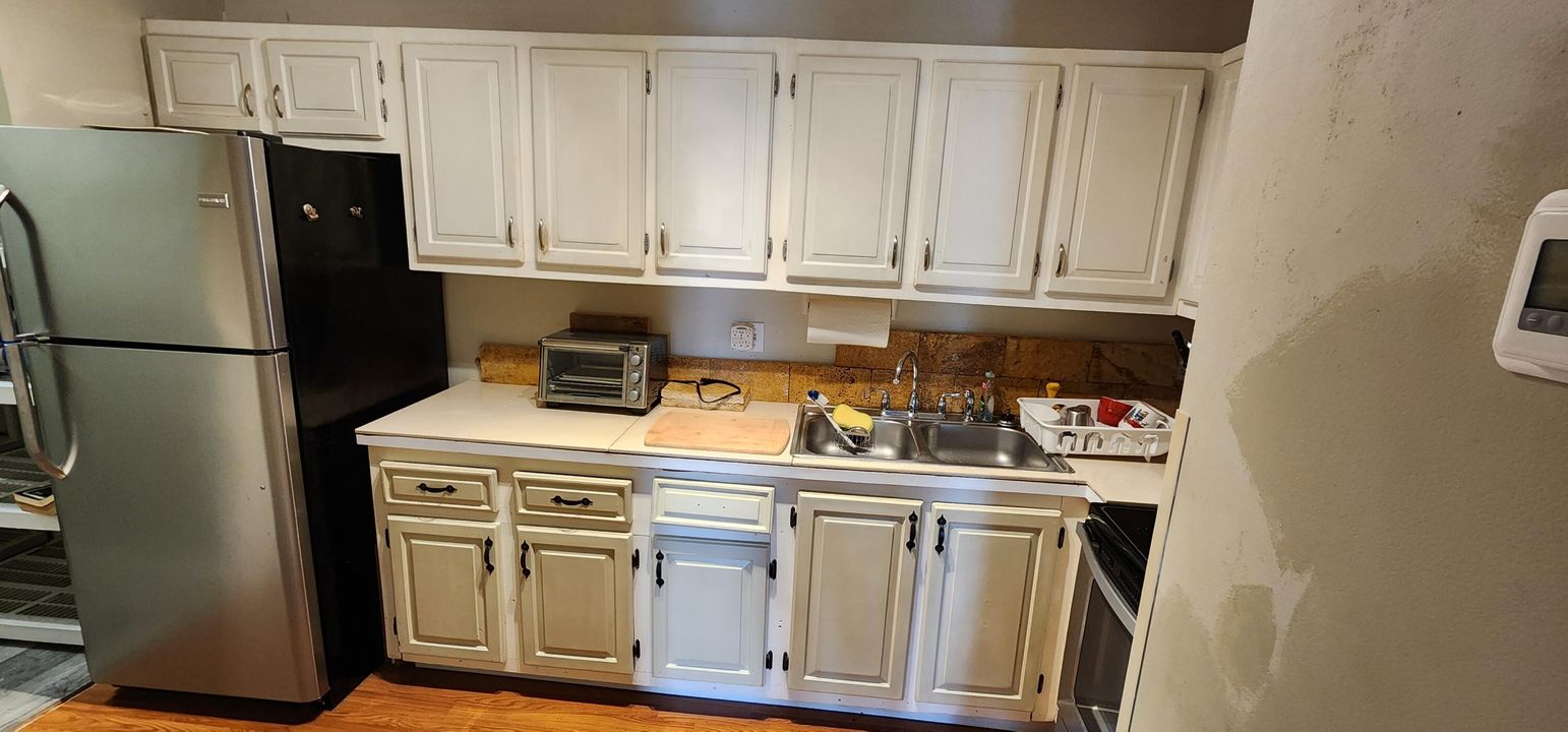 待售: $78,500 (1 贝兹, 1 浴室, 704 平方英尺)