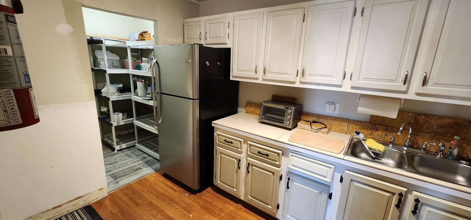 待售: $78,500 (1 贝兹, 1 浴室, 704 平方英尺)