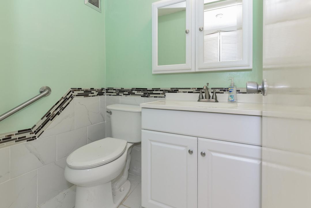 For Sale: $120,000 (1 beds, 1 baths, 684 Square Feet)