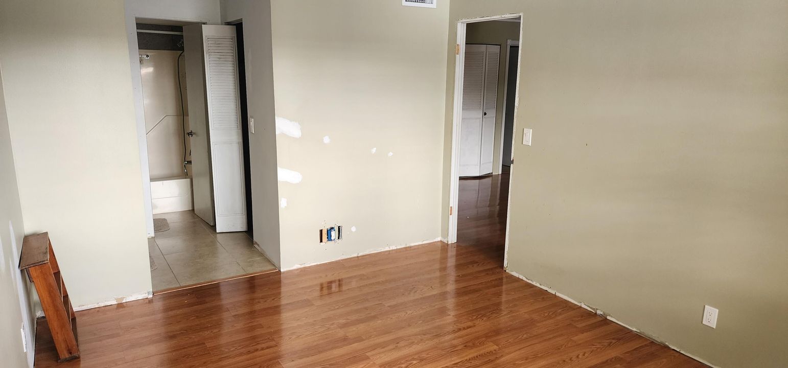 待售: $78,500 (1 贝兹, 1 浴室, 704 平方英尺)