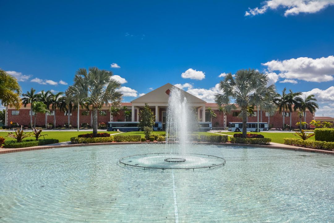 For Sale: $120,000 (1 beds, 1 baths, 684 Square Feet)