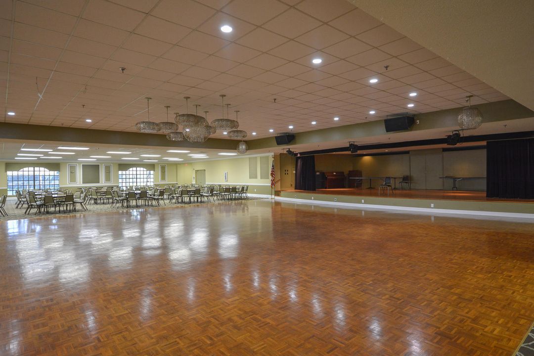 For Sale: $120,000 (1 beds, 1 baths, 684 Square Feet)