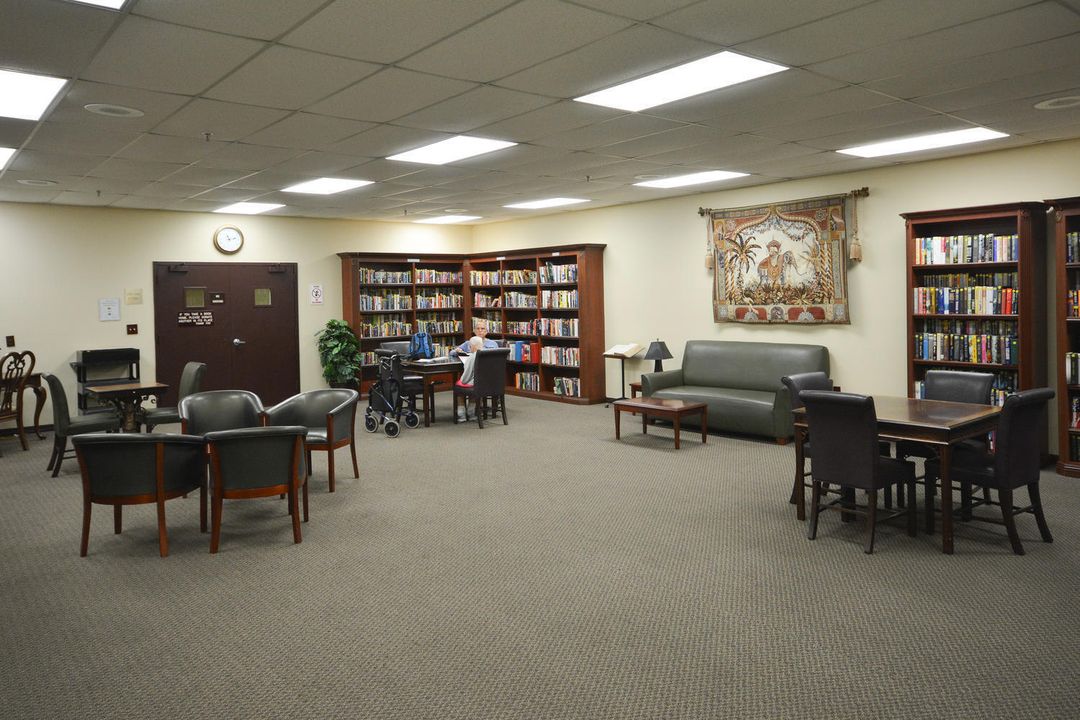 For Sale: $120,000 (1 beds, 1 baths, 684 Square Feet)