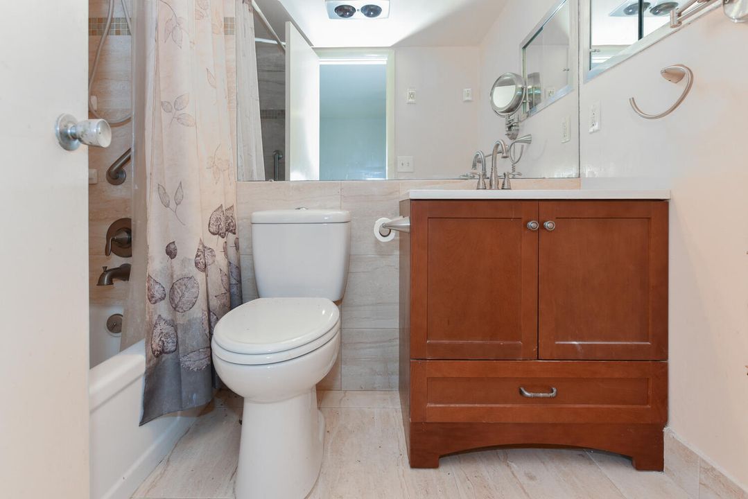 For Sale: $120,000 (1 beds, 1 baths, 684 Square Feet)