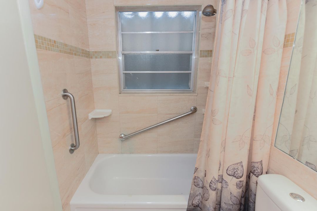 For Sale: $120,000 (1 beds, 1 baths, 684 Square Feet)