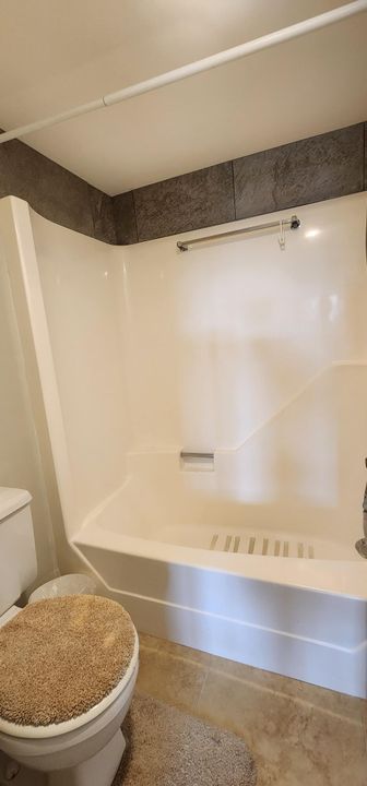 待售: $78,500 (1 贝兹, 1 浴室, 704 平方英尺)