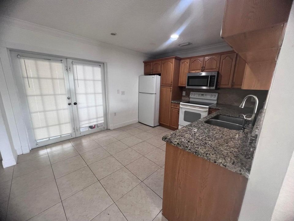 В аренду: $2,500 (2 спален, 1 ванн, 1200 Квадратных фут)