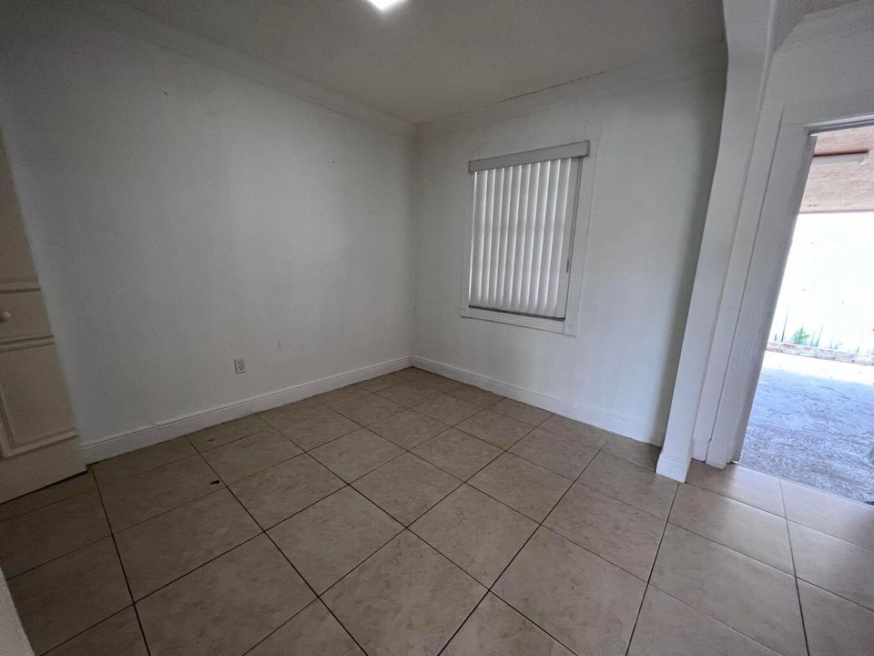 В аренду: $2,500 (2 спален, 1 ванн, 1200 Квадратных фут)