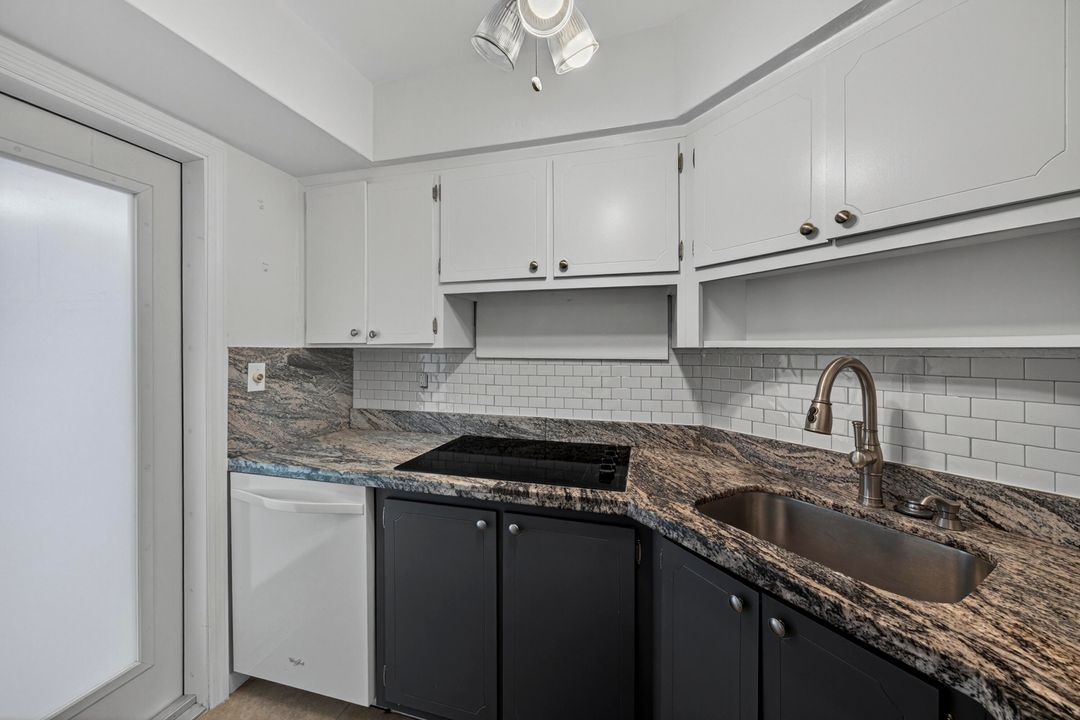 For Sale: $148,000 (1 beds, 1 baths, 700 Square Feet)