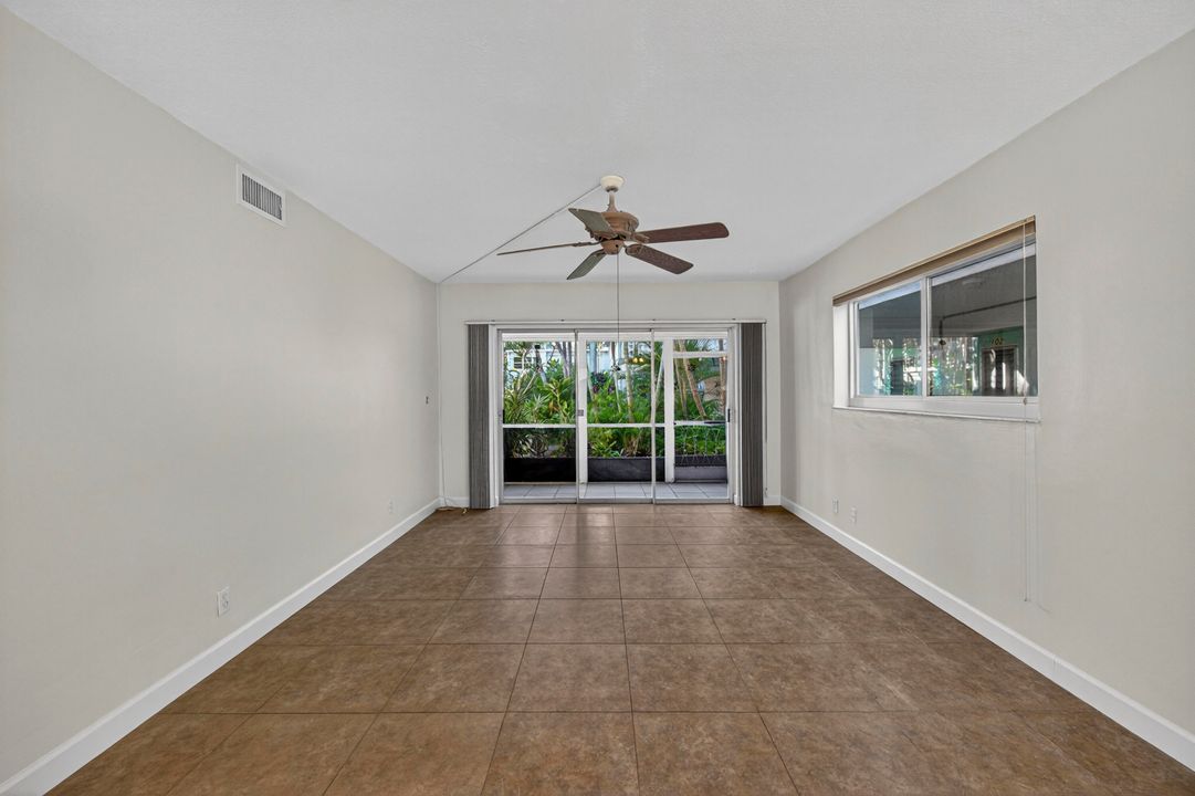 For Sale: $148,000 (1 beds, 1 baths, 700 Square Feet)