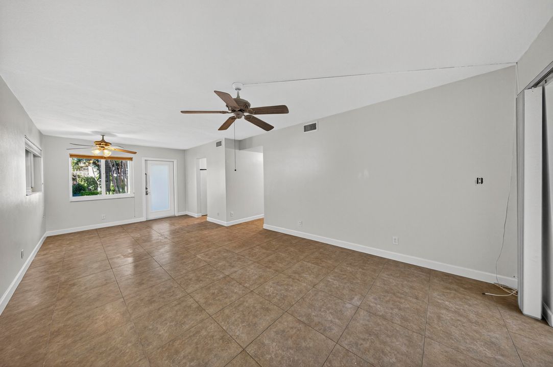 For Sale: $148,000 (1 beds, 1 baths, 700 Square Feet)