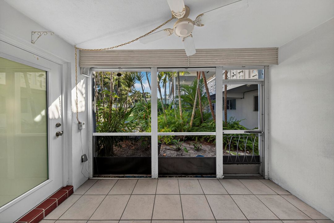 For Sale: $148,000 (1 beds, 1 baths, 700 Square Feet)