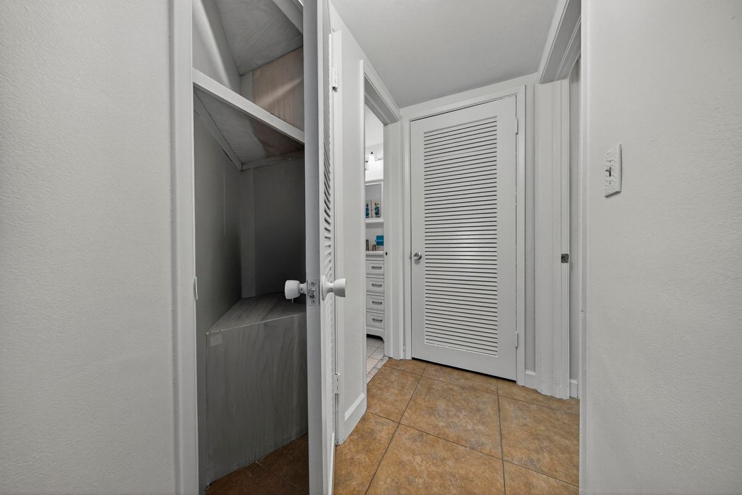 For Sale: $148,000 (1 beds, 1 baths, 700 Square Feet)