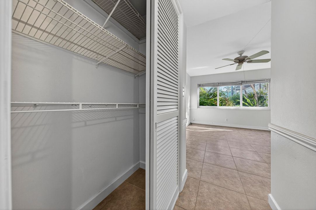 For Sale: $148,000 (1 beds, 1 baths, 700 Square Feet)