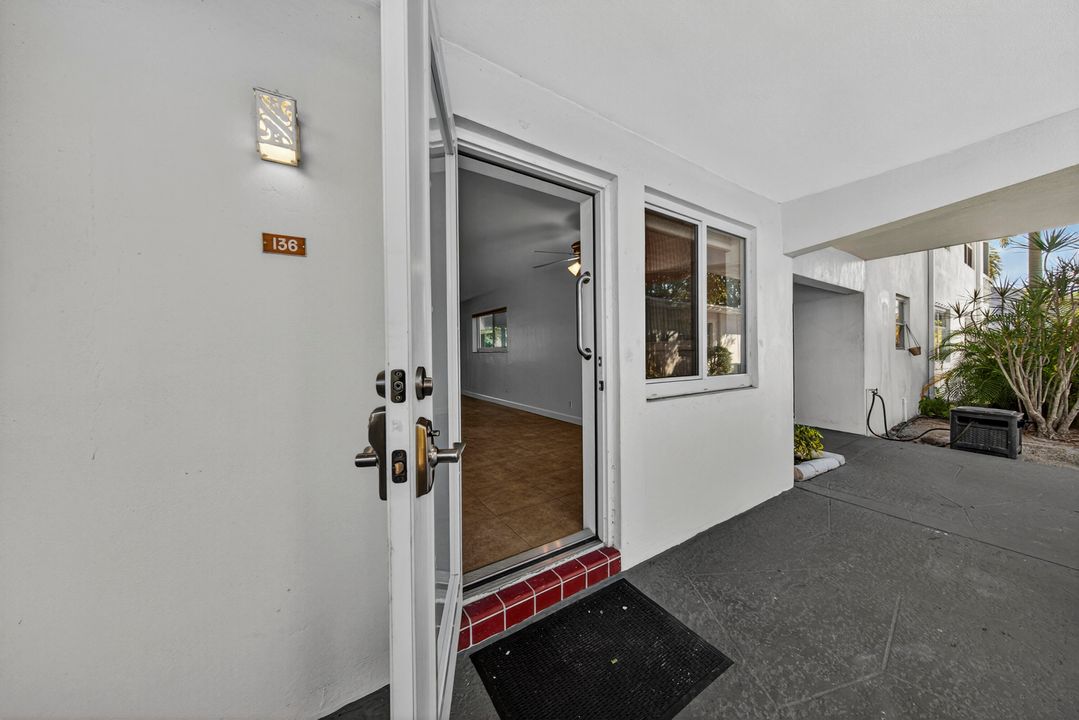 For Sale: $148,000 (1 beds, 1 baths, 700 Square Feet)