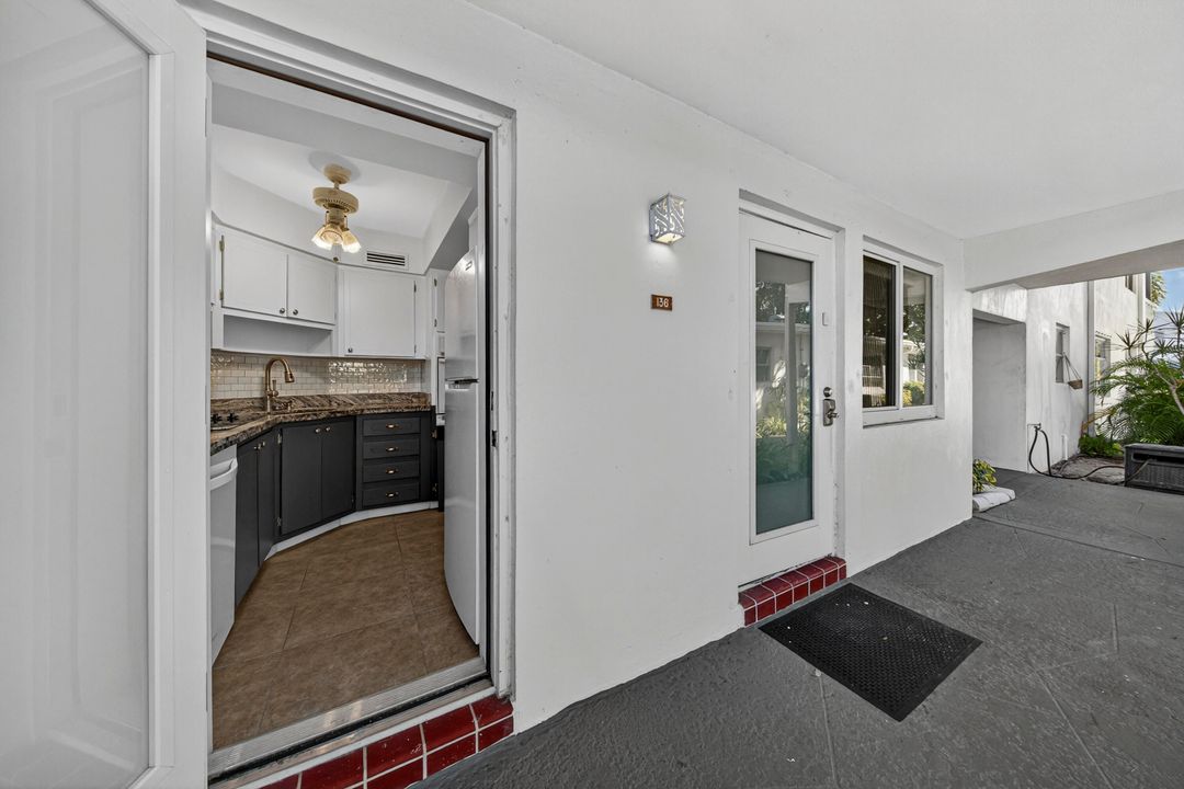 For Sale: $148,000 (1 beds, 1 baths, 700 Square Feet)