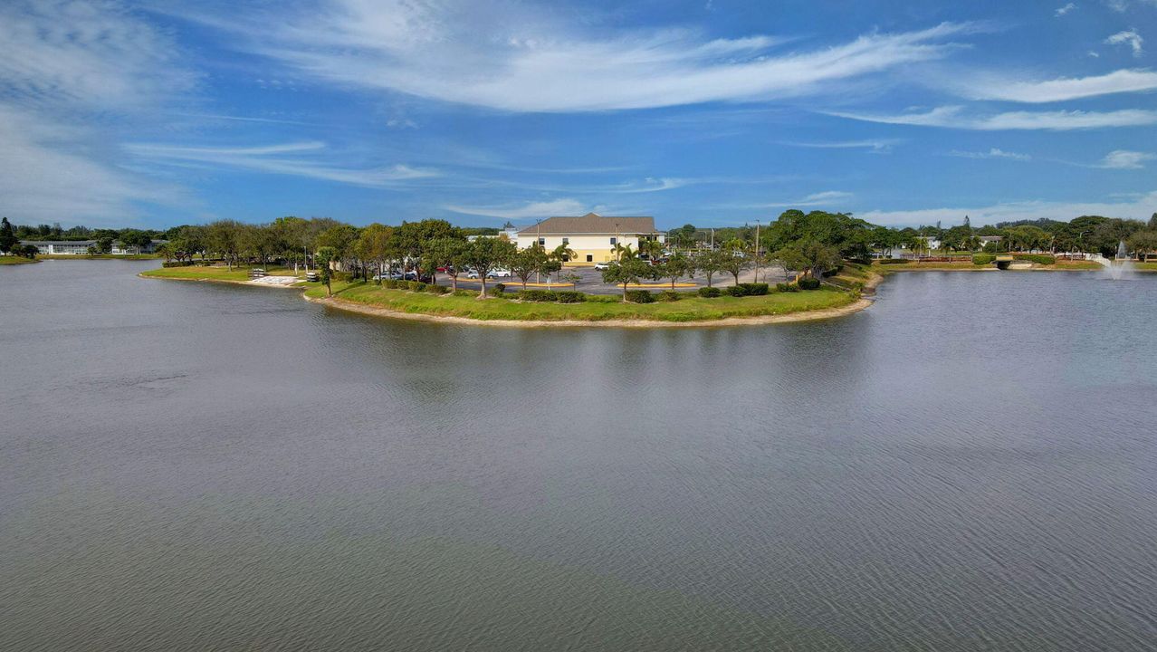 For Sale: $149,900 (1 beds, 1 baths, 702 Square Feet)