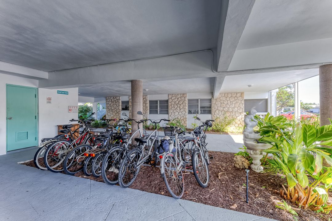 For Sale: $148,000 (1 beds, 1 baths, 700 Square Feet)