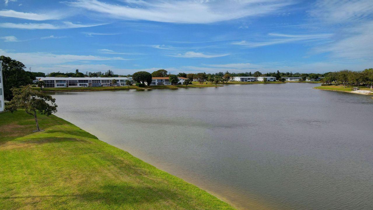 For Sale: $149,900 (1 beds, 1 baths, 702 Square Feet)